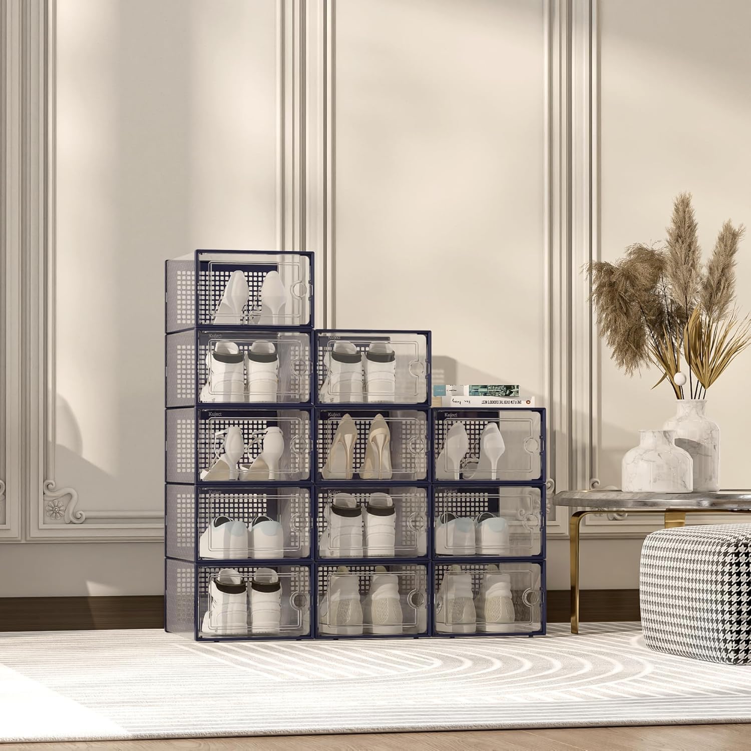 Kuject mise en scène chambre organise chaussures et embellit intérieur