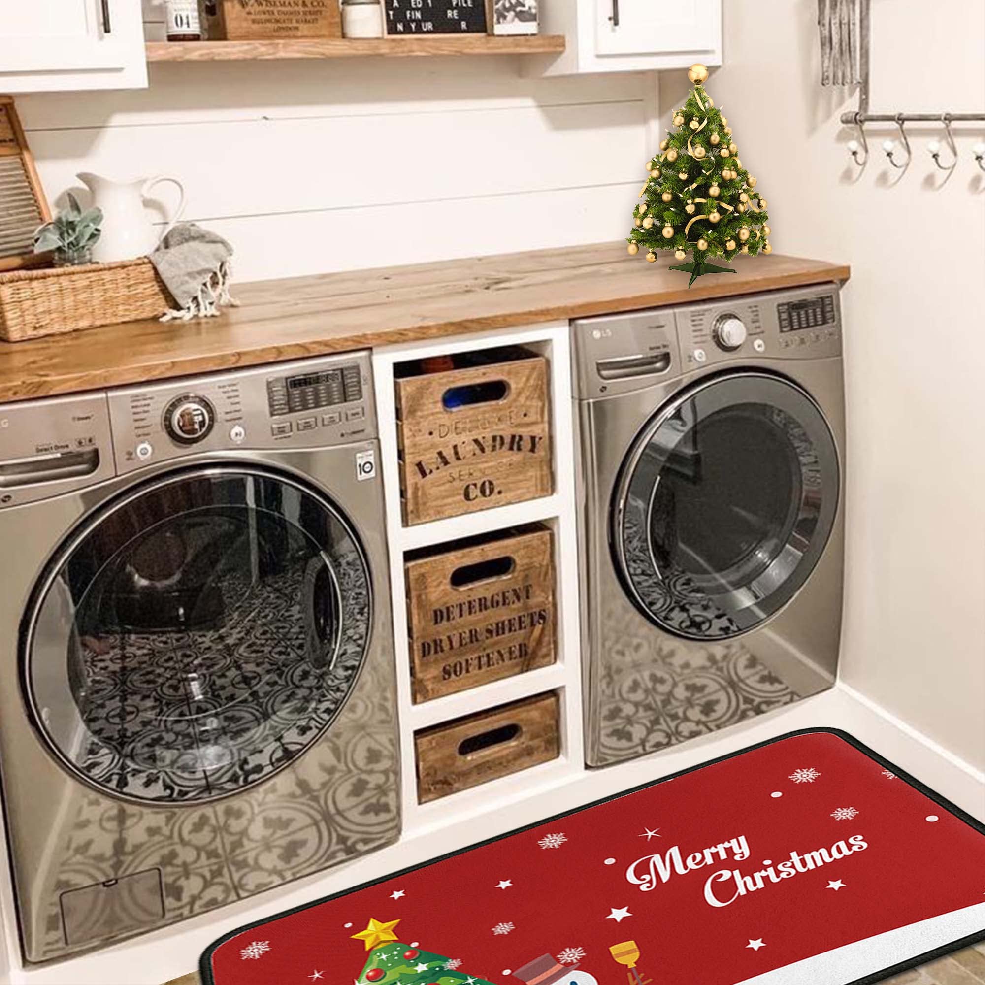 kukli kitchen tapis installés dans une cuisine décorée pour Noël, ambiance chaleureuse