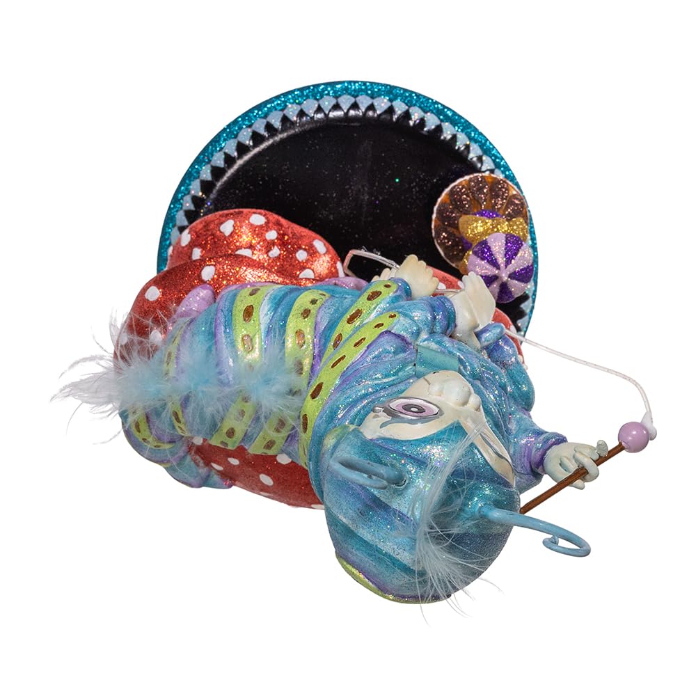Kurt S. Adler Caterpillar posé sur manteau de cheminée créant point focal festif