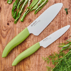KYOCERA gros plan lame Santoku montrant tranchant précis et netteté