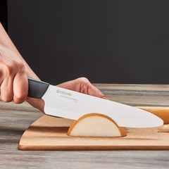 KYOCERA couteau chef en usage tranchant précis sur légumes