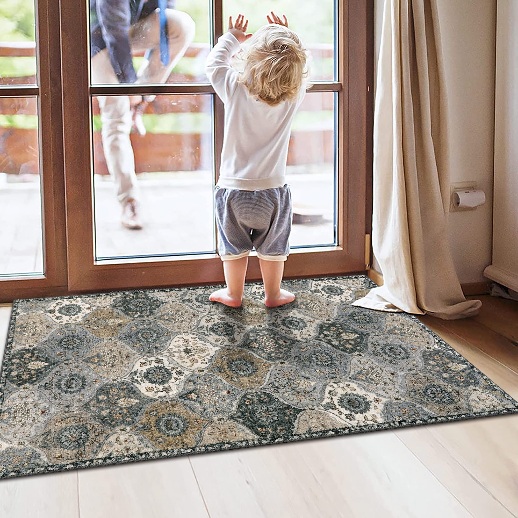 Lahome tapis marocain utilisé dans une entrée illustrant fonctionnalité quotidienne