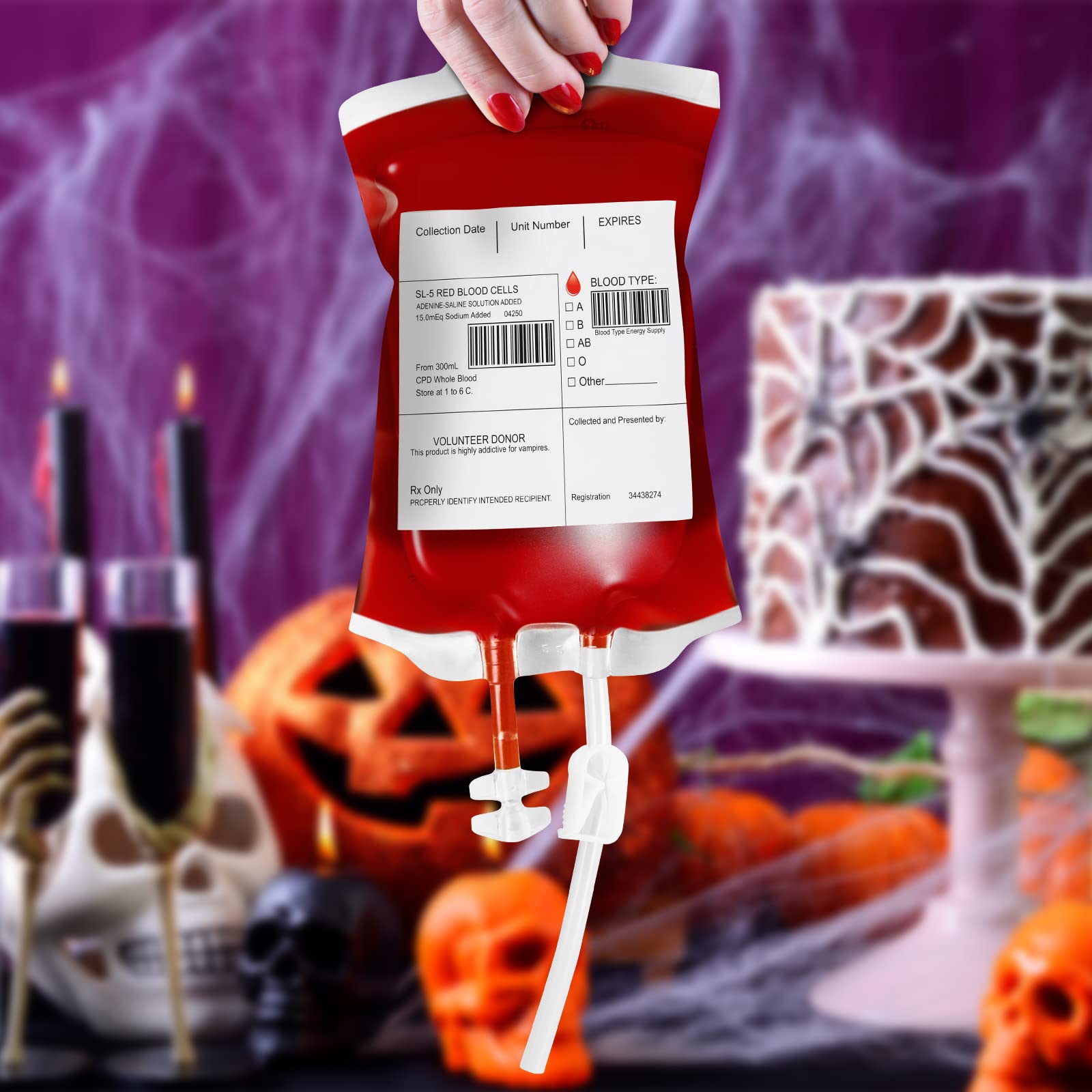 Lansian mise en scène fête Halloween transformant boissons en accessoires