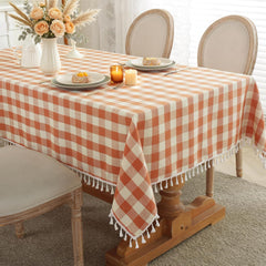 Laolitou nappe face pleine montrant le motif buffalo orange et protection de table