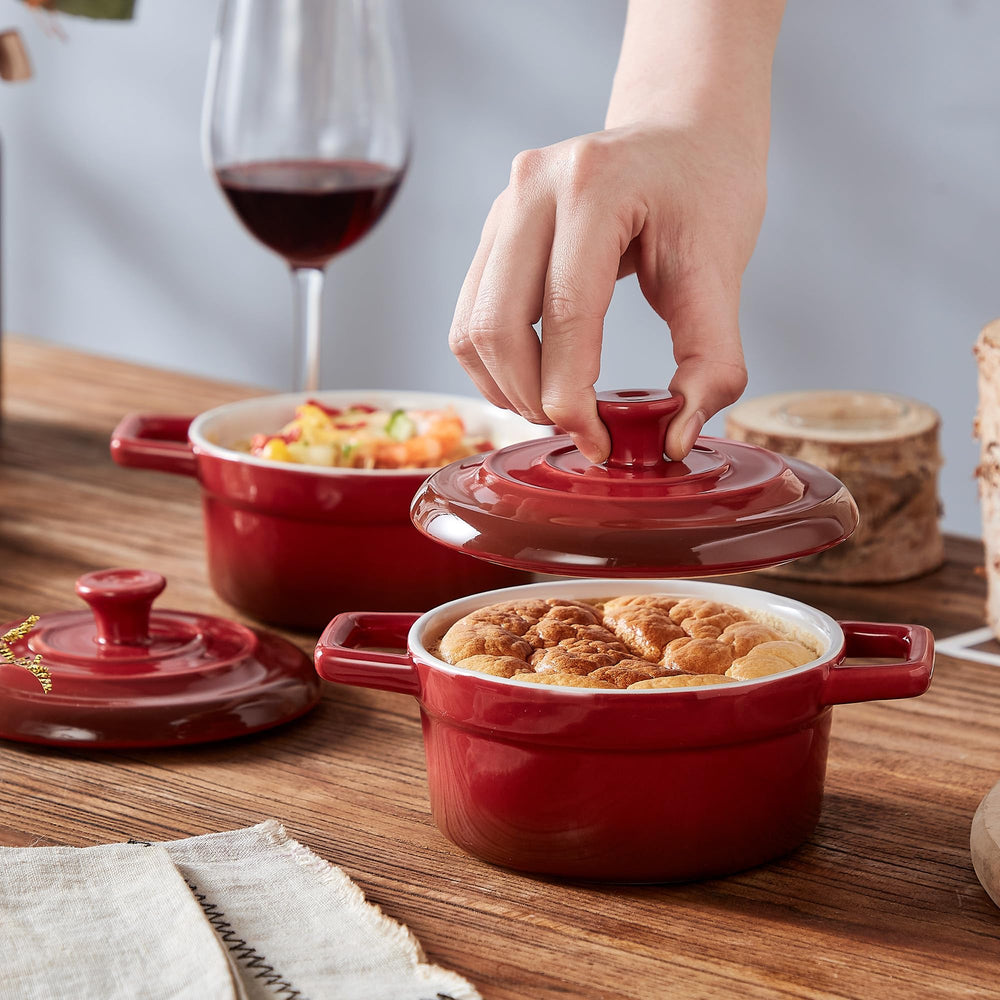 Mini cocotte Lareina dans four illustrant compatibilité cuisson et chaleur stable