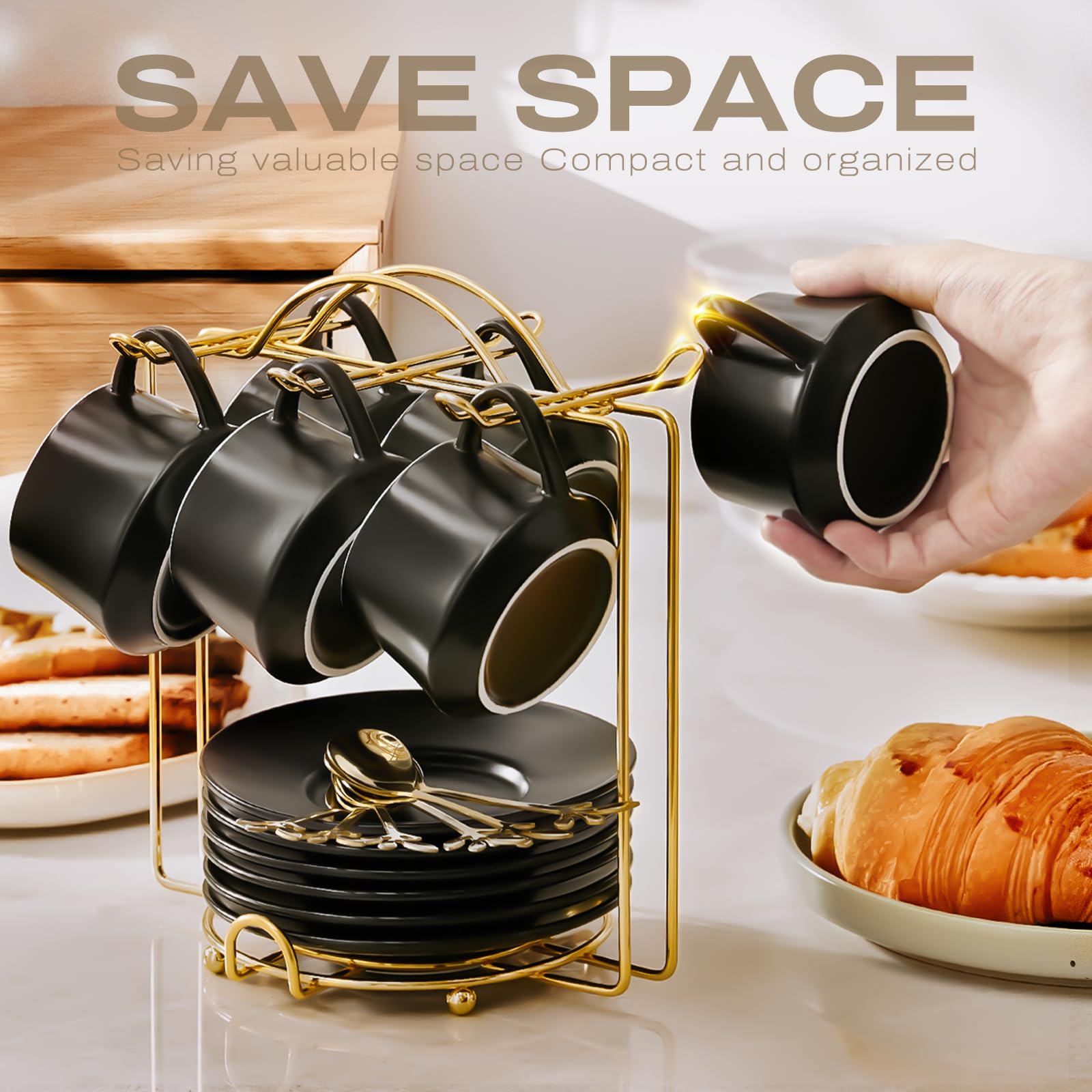 Lareina tasse tenue en main illustrant la taille 3 oz et la prise ergonomique confortable