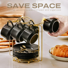 Lareina tasse tenue en main illustrant la taille 3 oz et la prise ergonomique confortable