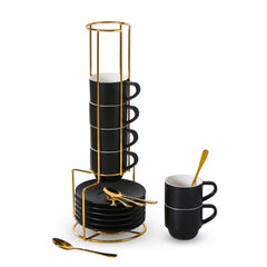 Lareina tasse espresso devant montrant l’ensemble et gain de place