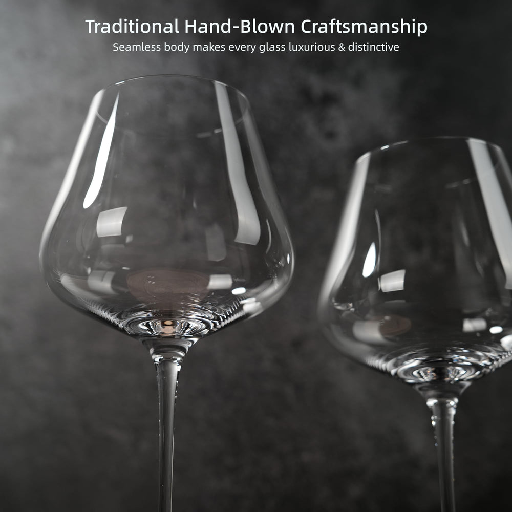 LASTURYCX verre rempli en usage, met en valeur les arômes et la couleur