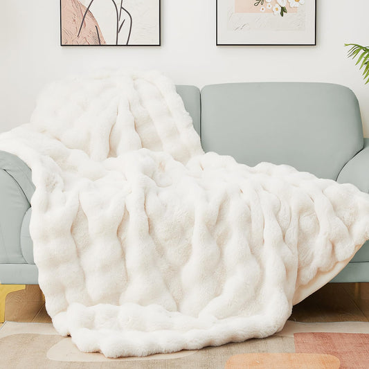 Latepis vue avant du jeté beige montrant luxe et confort