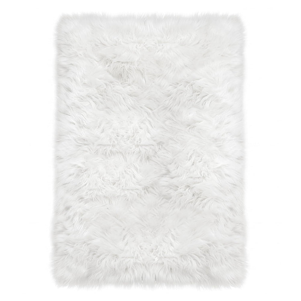 Latepis vue de face du tapis fausse fourrure blanc pour une décoration chaleureuse