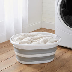 Laundry 360 panier plié rangé sous un lit, gain de place évident
