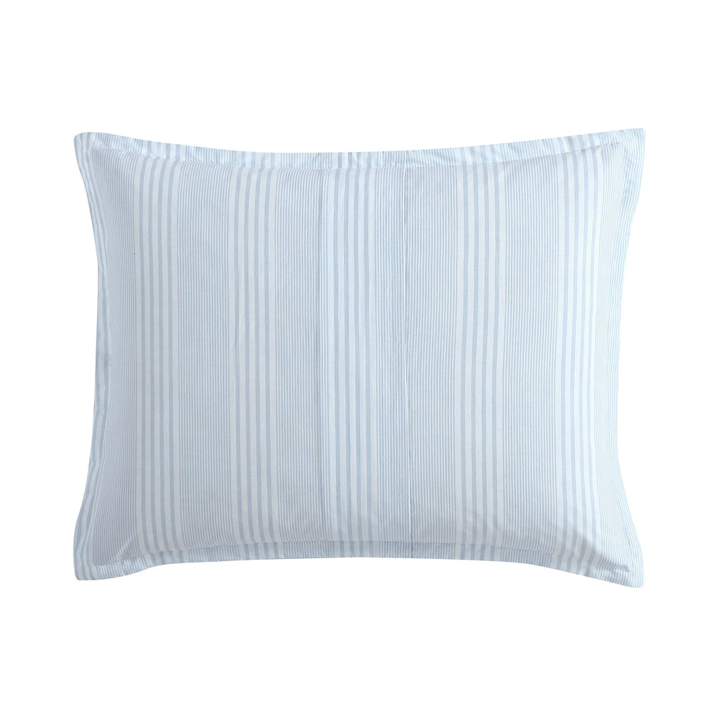 Laura Ashley couette posée sur lit illustrant l'effet décoratif instantané