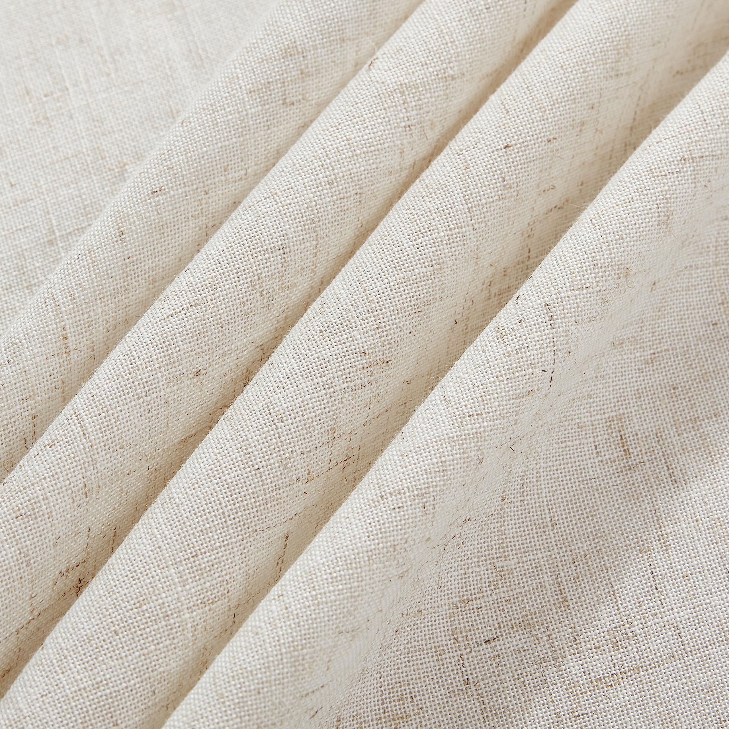 Nappe Laura Ashley Dothan installée pour dîner, mise en scène conviviale et chic
