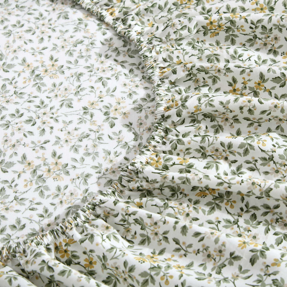 Laura Ashley drap plat et drap housse étendus, aperçu des dimensions généreuses