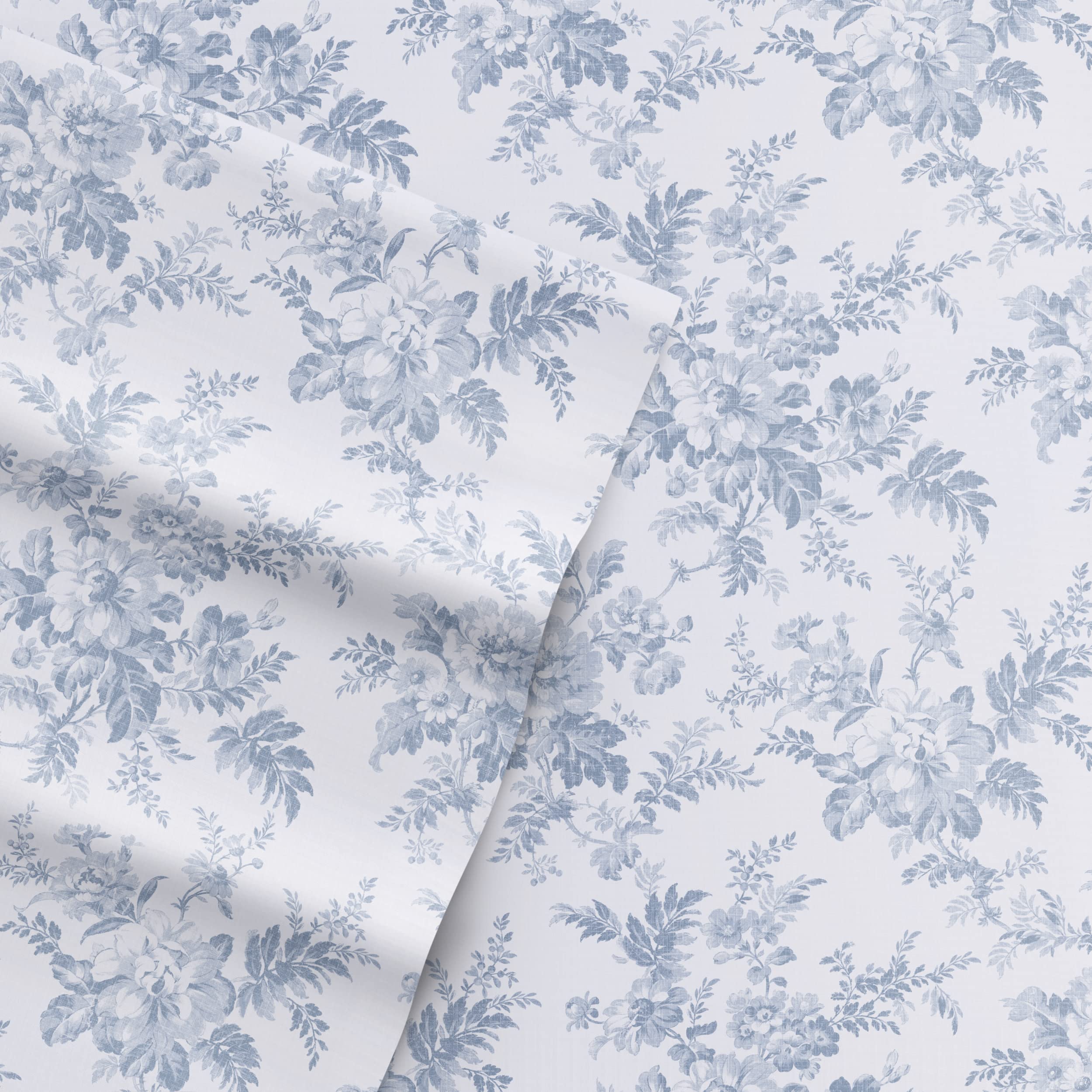Laura Ashley drap plat étalé sur lit illustrant l'ajustement et la couverture complète