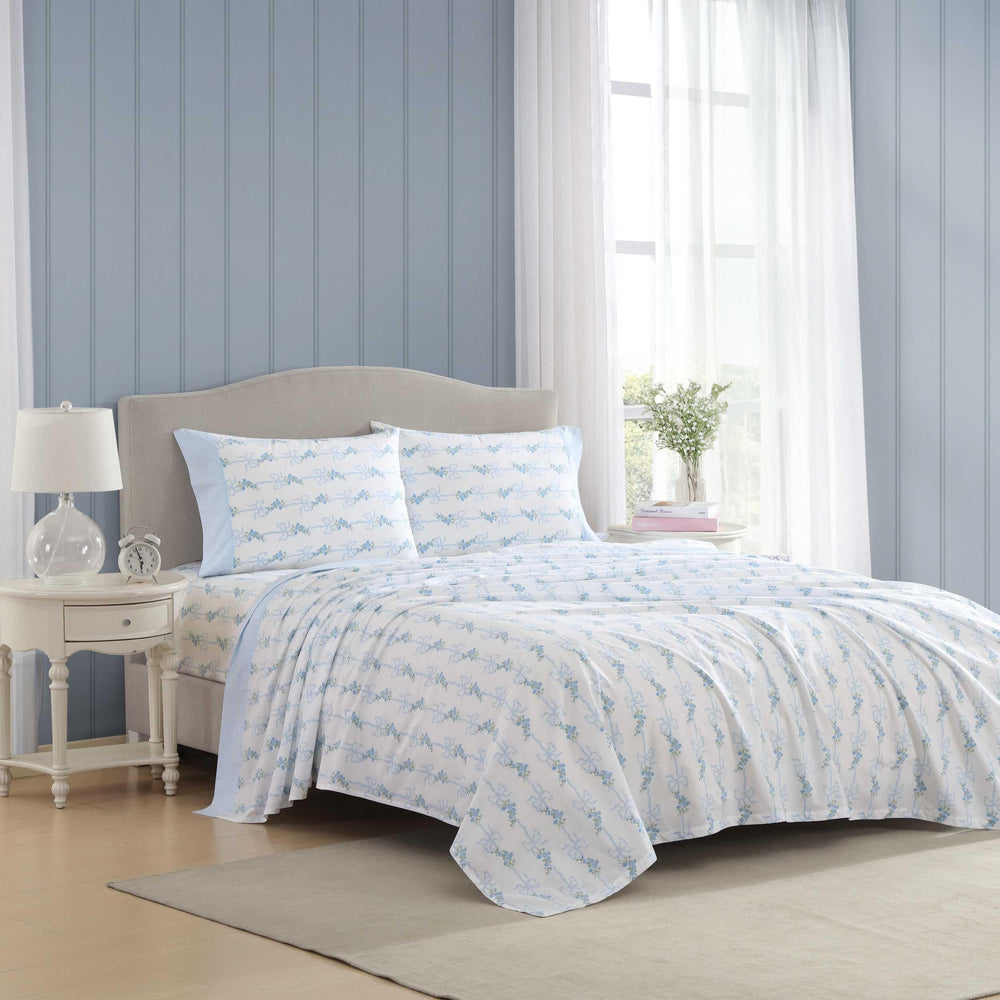 Laura Ashley vue avant de la parure queen, finition élégante et confortable