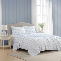 Laura Ashley vue avant de la parure queen, finition élégante et confortable