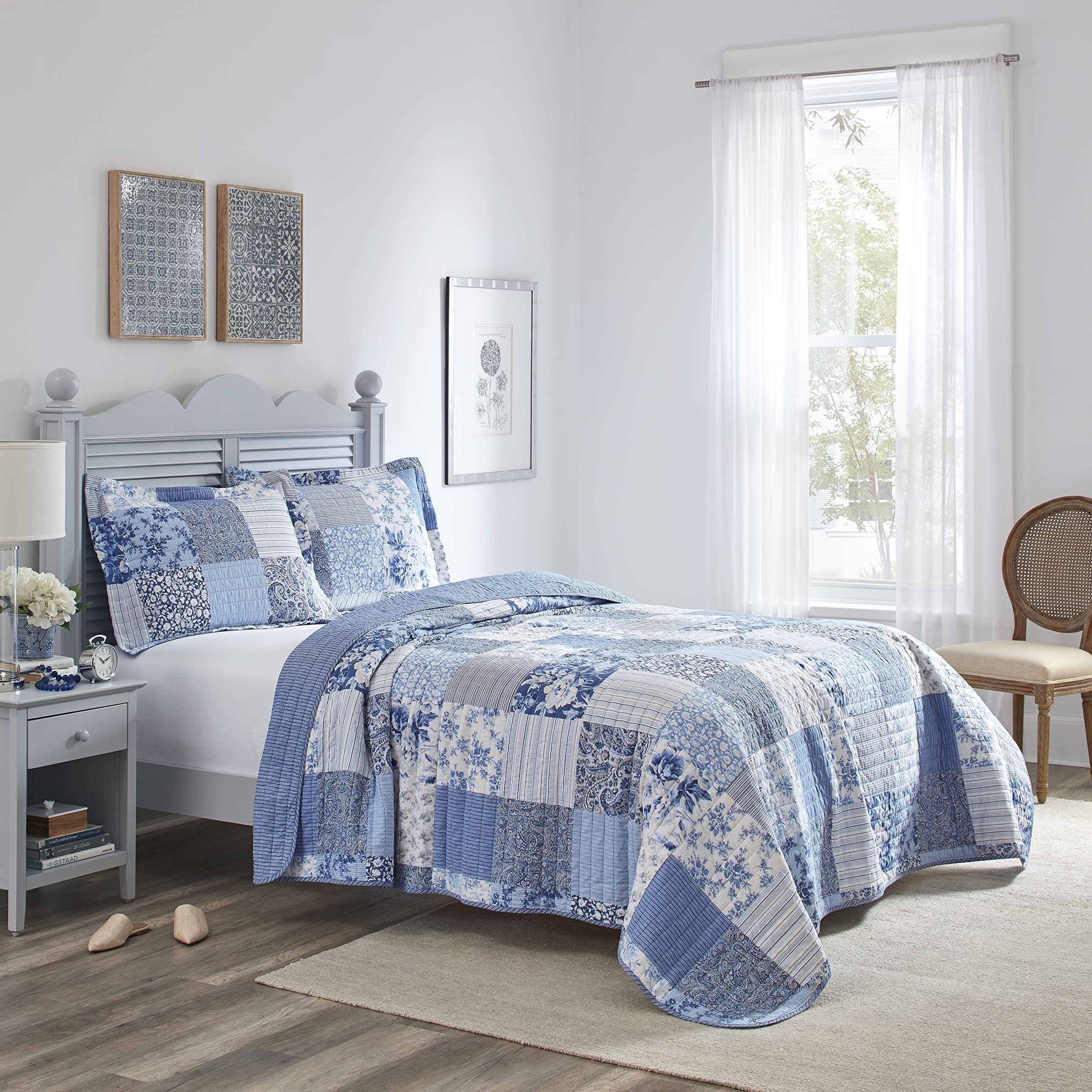 Laura Ashley gros plan recto patchwork montrant motifs floraux et rayures coordonnées
