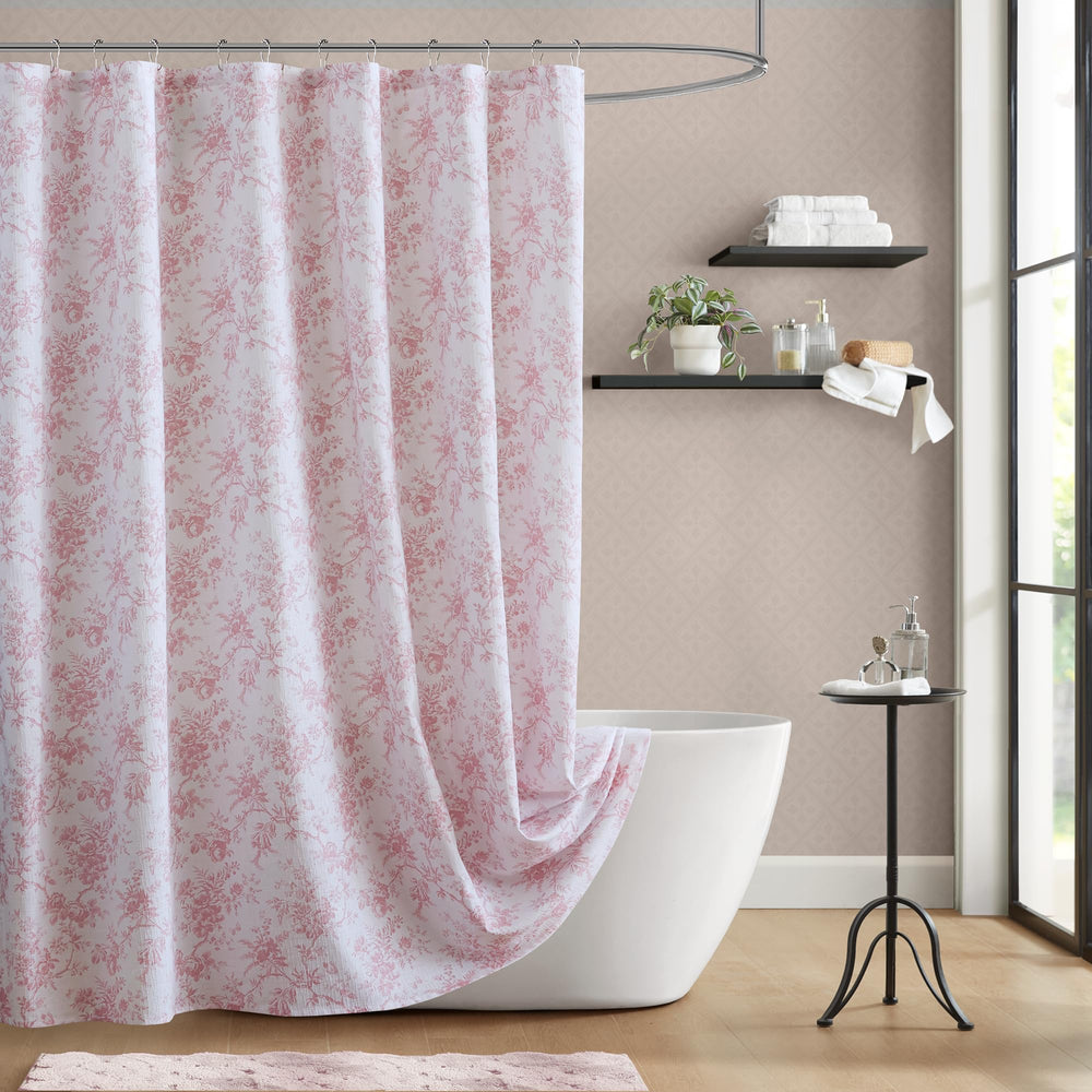 Laura Ashley vue frontale du rideau apportant élégance et calme