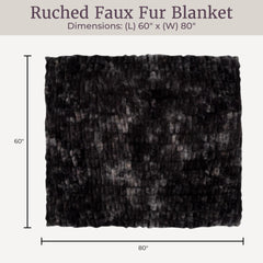 Lavish Home plaid posé sur lit rehaussant décor de chambre