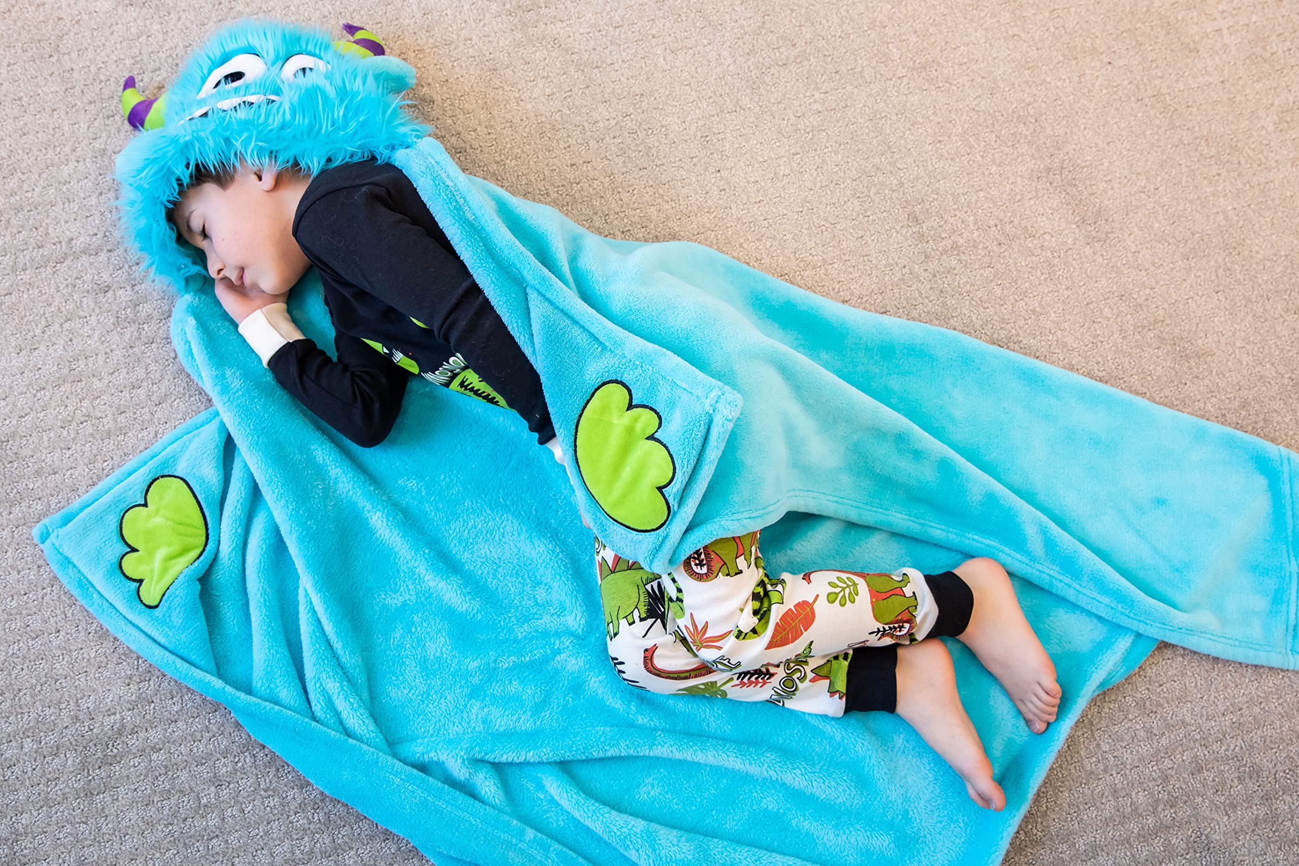Lazy One Monster texture polaire douce visible et évocatrice de chaleur confortable