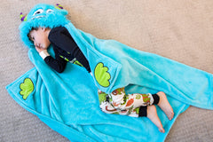 Lazy One Monster texture polaire douce visible et évocatrice de chaleur confortable