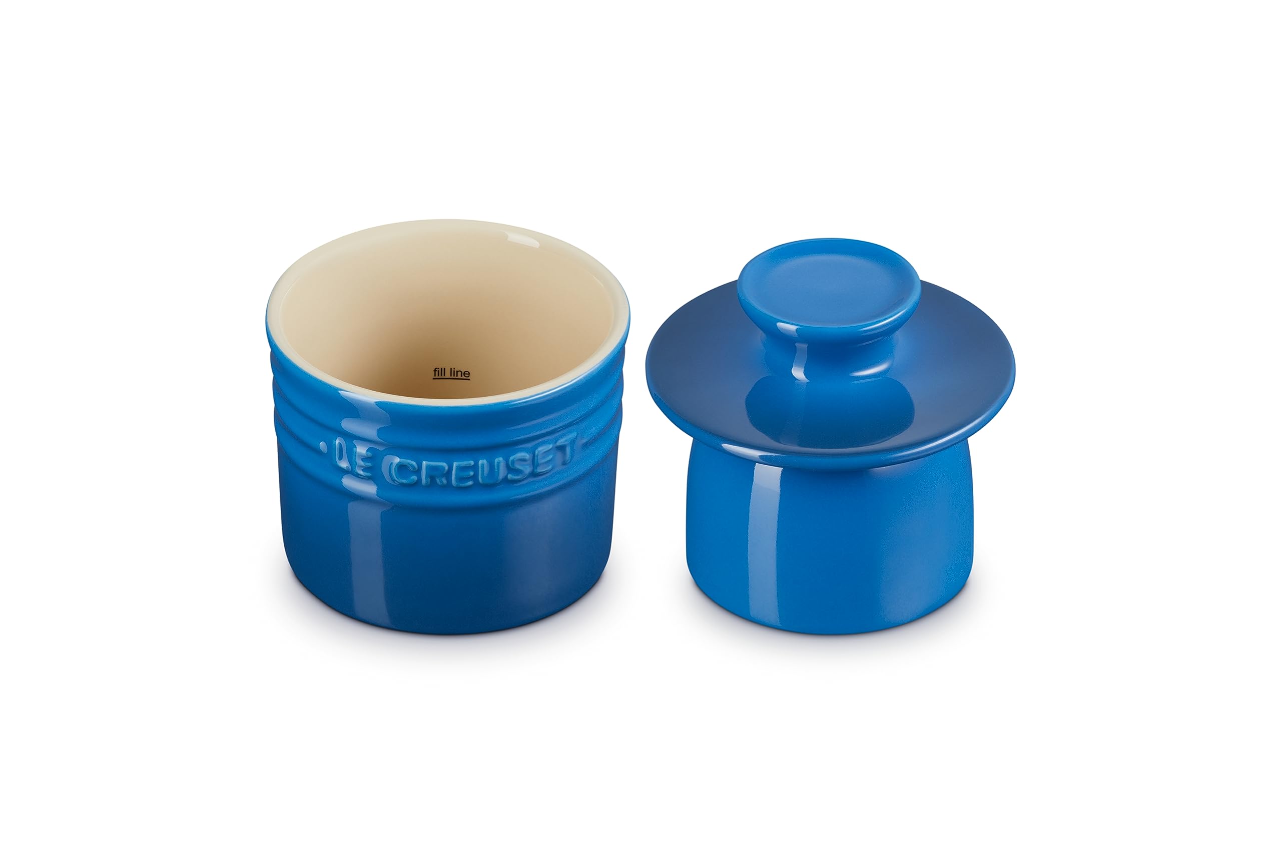 Le Creuset beurrier en usage avec tartine, garde le beurre tartinable facilement