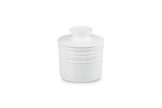 Le Creuset gros plan émail non poreux montrant finition résistante et durable