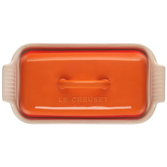 Le Creuset beurrier Heritage en situation sur table, facilite le service et la décoration