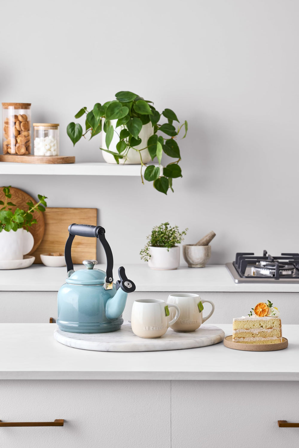 Le Creuset bouilloire Demi en usage versant, sifflet clair pour ébullition