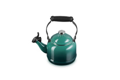 Le Creuset bouilloire demi artichaut vue de face, design compact et couleur vive