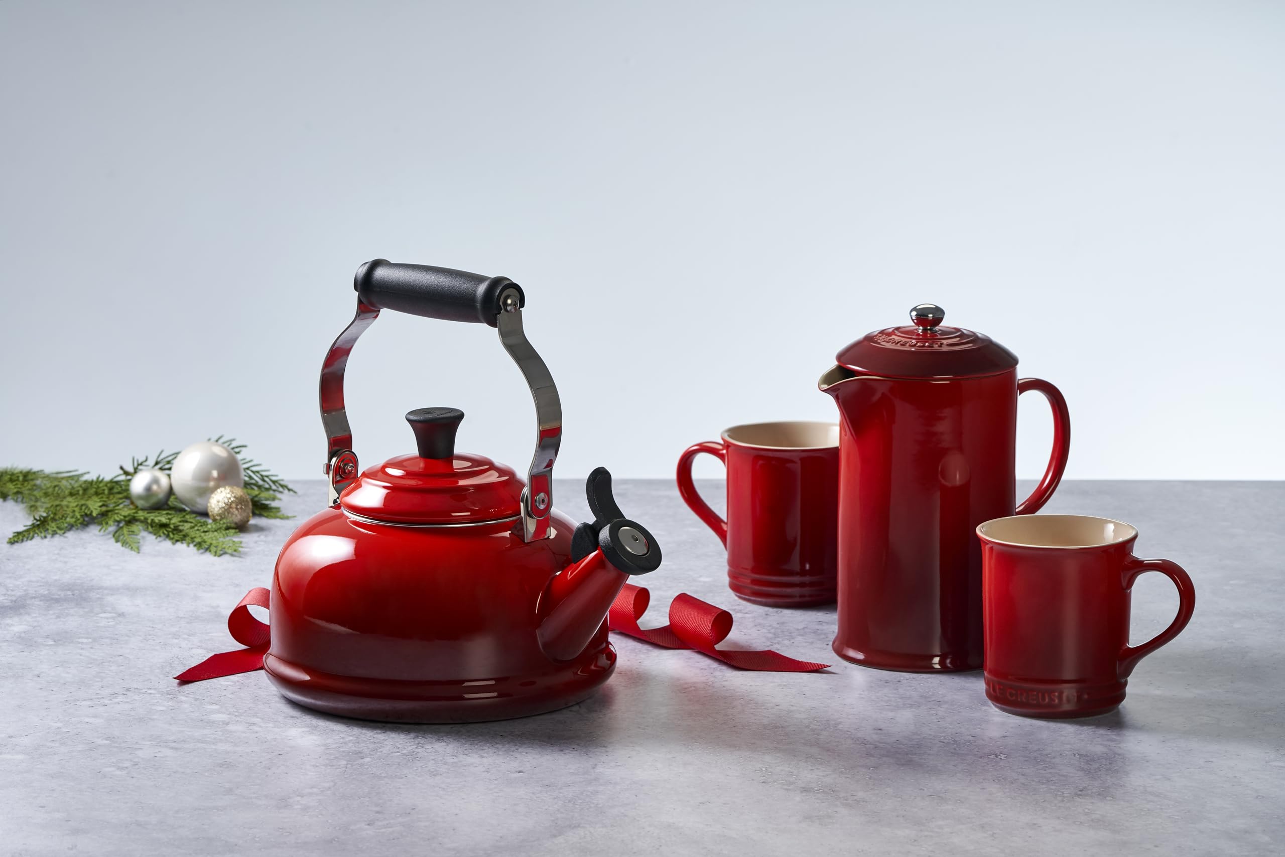 Le Creuset gros plan émail brillant résistant aux taches et rayures