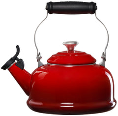Le Creuset zoom émaillage montrant la surface lisse et résistante