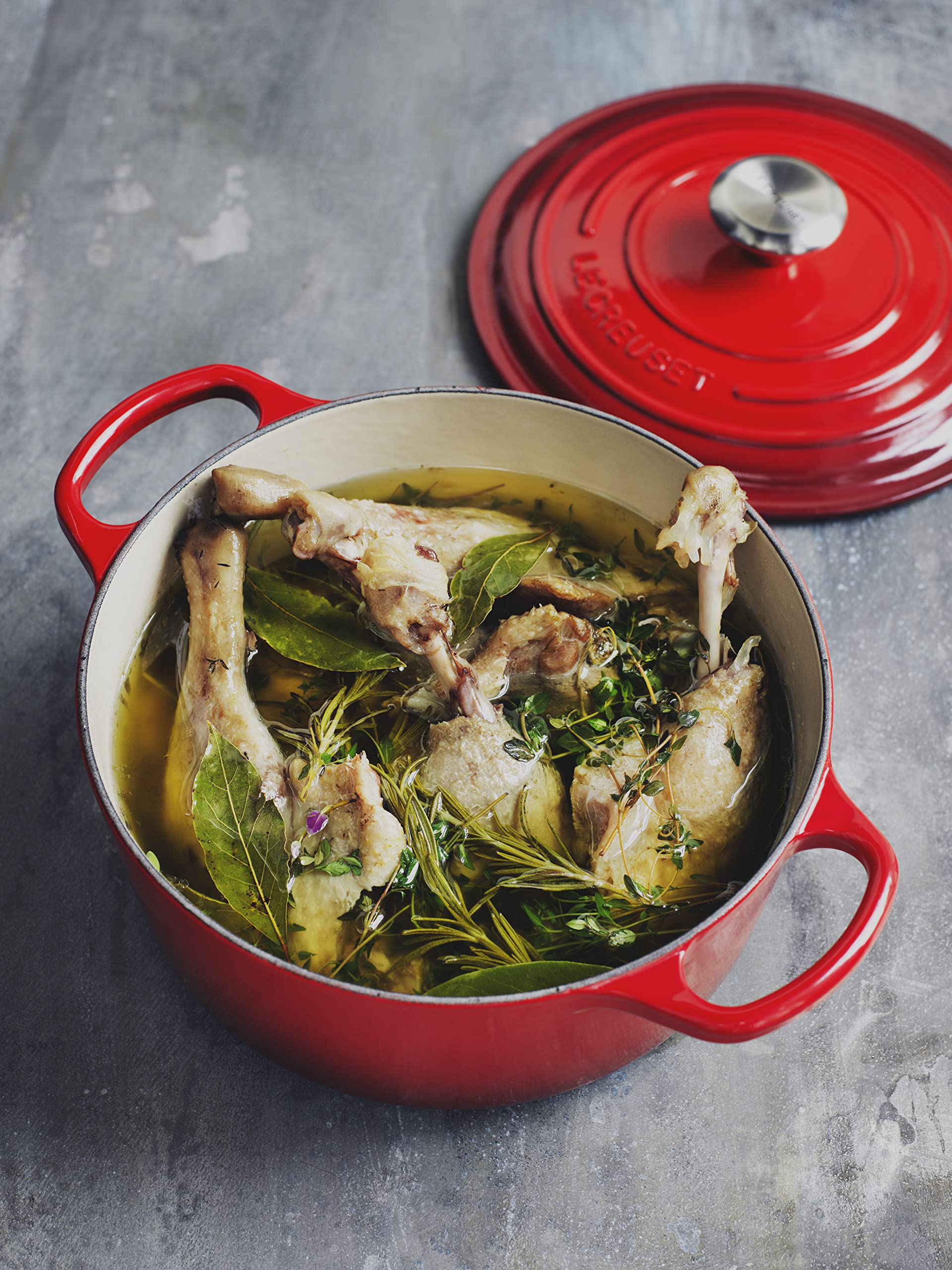 Le Creuset cocotte bouton résistant, facilite la prise en main
