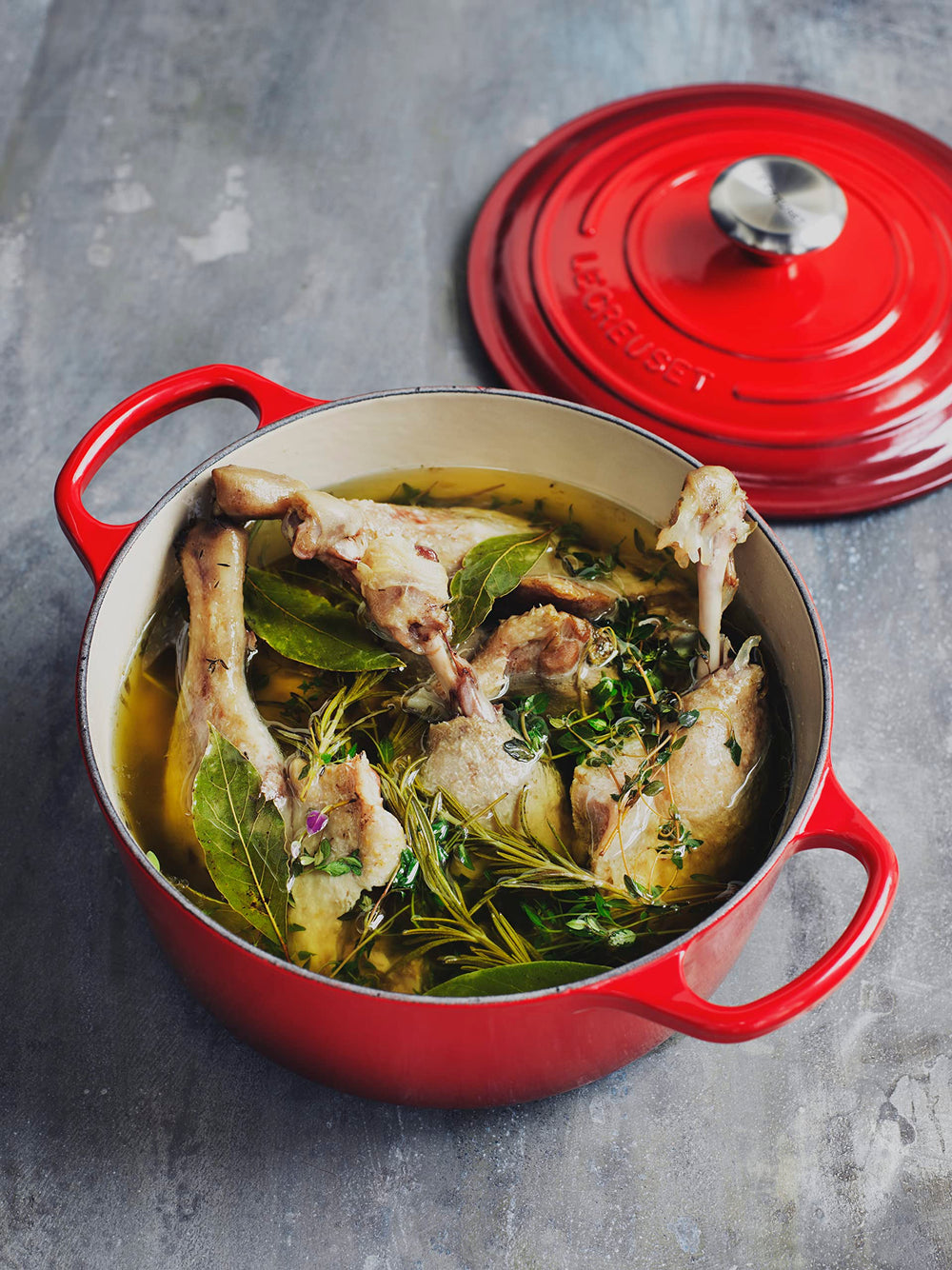 Le Creuset cocotte bouton résistant, facilite la prise en main