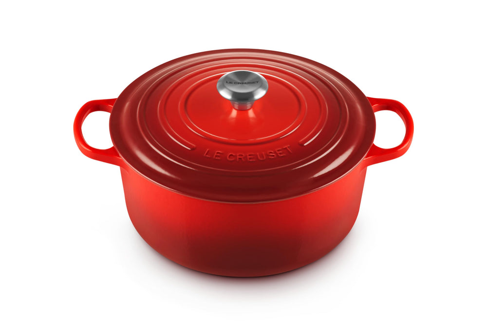 Le Creuset cocotte face Cerise, style et durabilité visibles