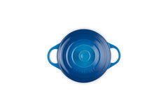 Le Creuset cocotte mini avec couvercle illustrant conservation et présentation