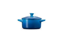 Le Creuset cocotte mini dans le four démontrant résistance thermique au service