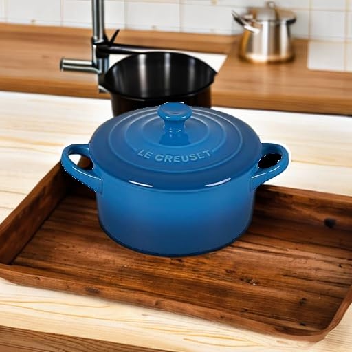 Le Creuset cocotte mini étiquette de marque mettant en valeur authenticité produit