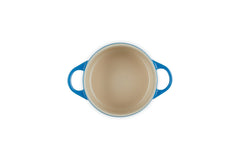 Le Creuset cocotte mini gros plan intérieur montrant surface antiadhésive durable