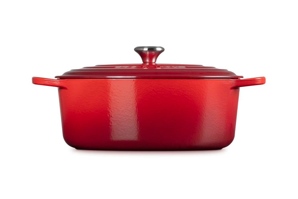 Le Creuset cocotte en usage avec poulet rôti, conserve humidité et saveurs