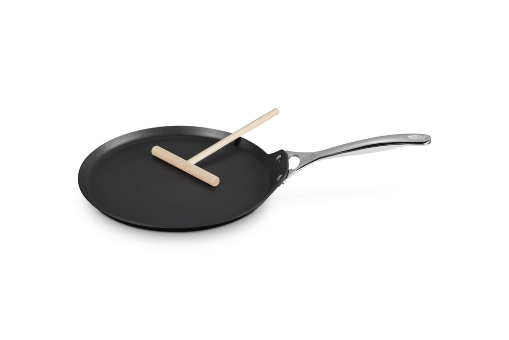 Le Creuset poêle crêpière face visible, fini durable facilitant la cuisson
