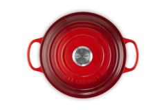 Le Creuset gros plan émail intérieur sable montrant surface antiadhérente