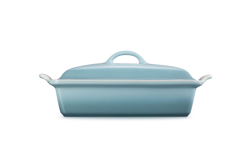 Le Creuset gros plan émail intérieur lisse montrant libération facile des aliments