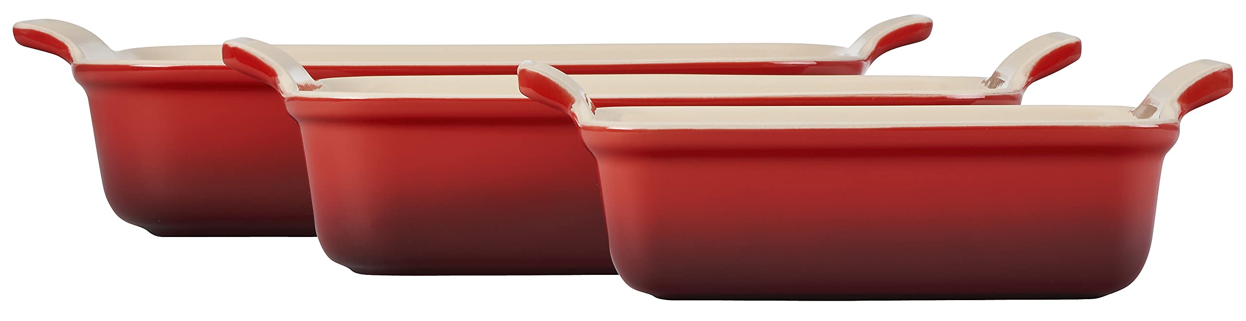 Le Creuset gros plan émail Cerise montrant surface non poreuse et nettoyage facile