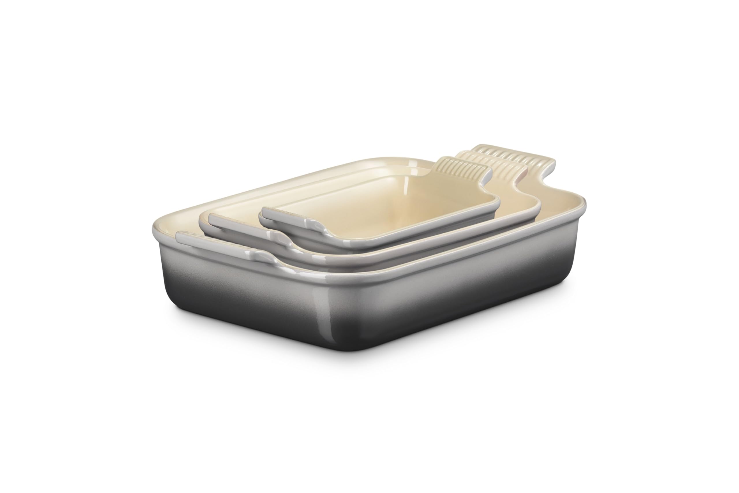 Le Creuset gros plan de la texture émaillée Oyster montrant résistance et démoulage facile