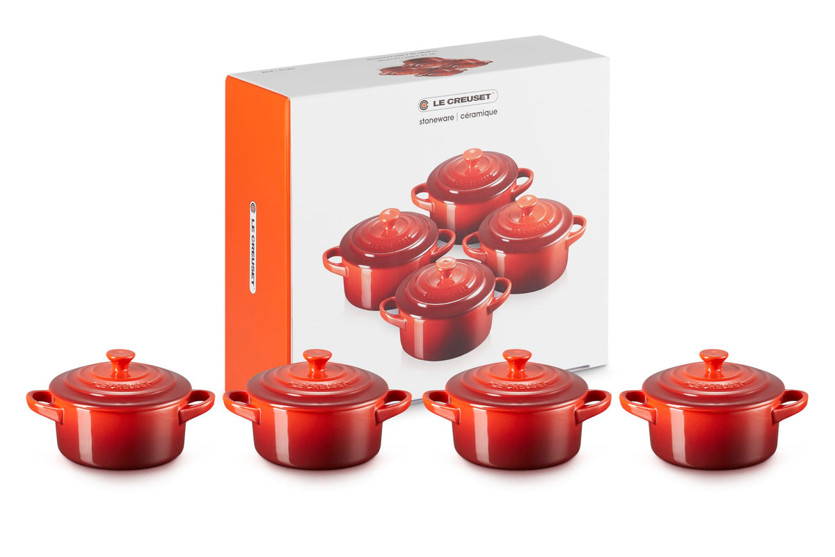 Le Creuset mini cocotte cerise vue face, design élégant pour service individuel