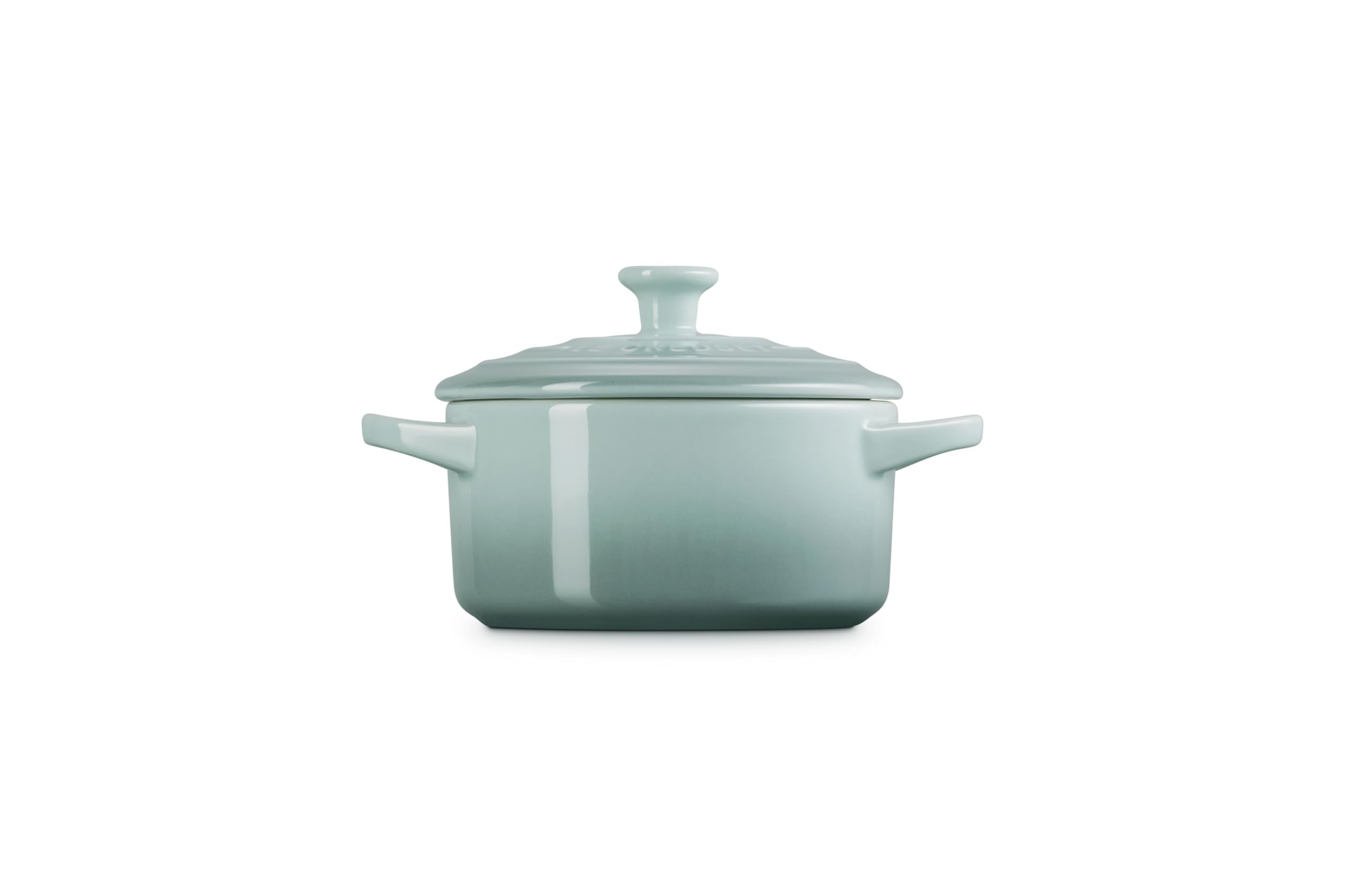 Le Creuset gros plan émail brillant montre résistante et anti-adhérence