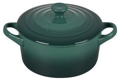 Le Creuset gros plan texture du grès révélant émail résistant et durabilité